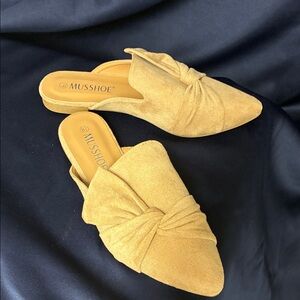 MUSSHOE Women's Light Brown Flats